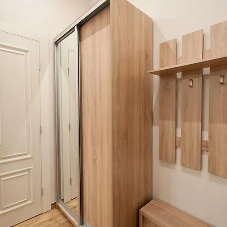 Wonderful Flat On Center