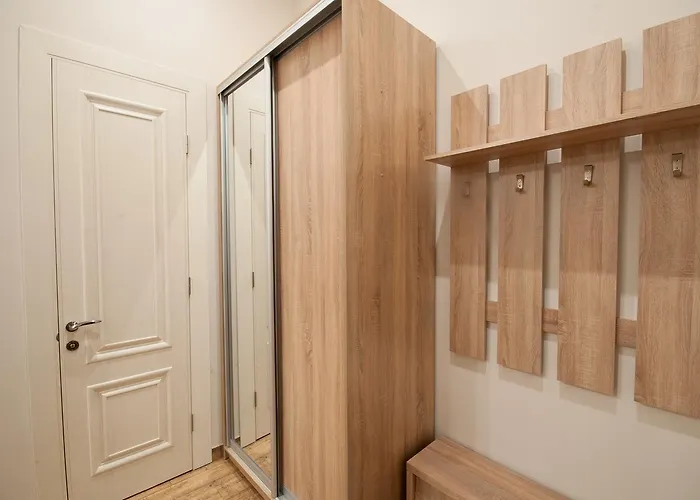Wonderful Flat On Center